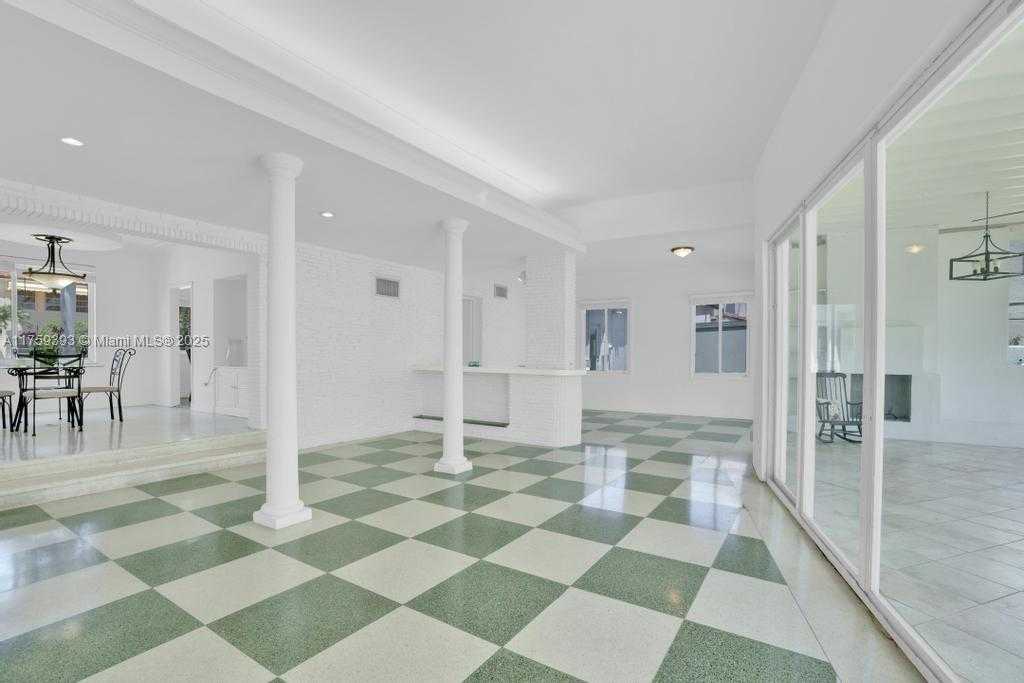 Small Image of 5861 LA GORCE DR, Miami Beach Number 22