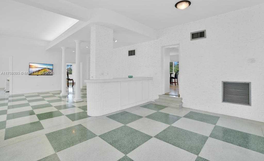 Small Image of 5861 LA GORCE DR, Miami Beach Number 23