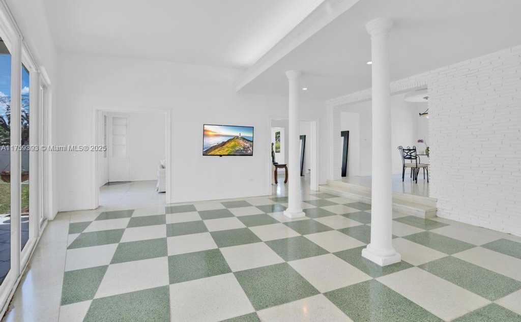 Small Image of 5861 LA GORCE DR, Miami Beach Number 24
