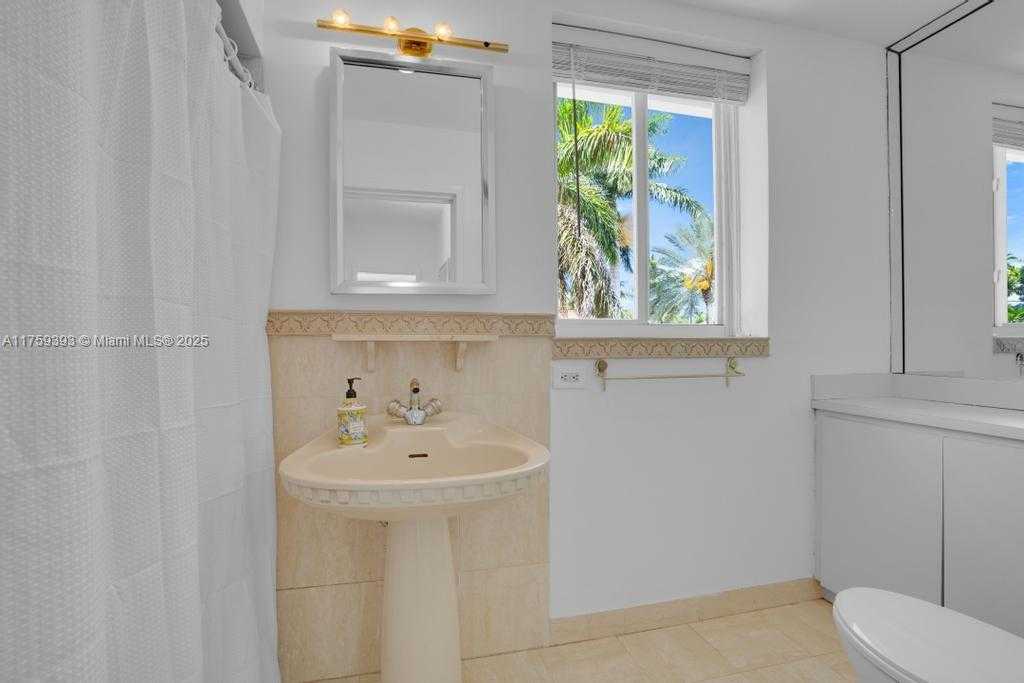 Small Image of 5861 LA GORCE DR, Miami Beach Number 27