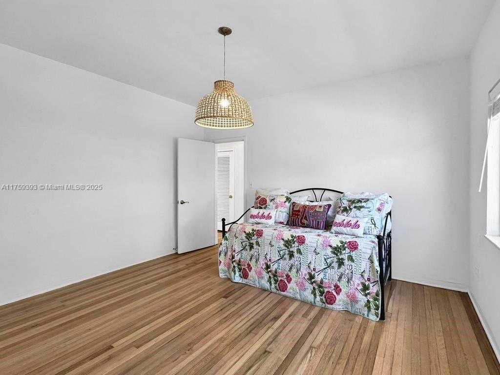 Small Image of 5861 LA GORCE DR, Miami Beach Number 28