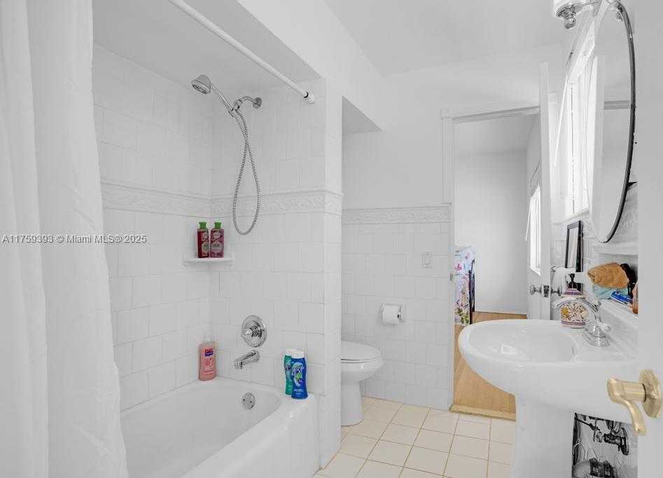 Small Image of 5861 LA GORCE DR, Miami Beach Number 29