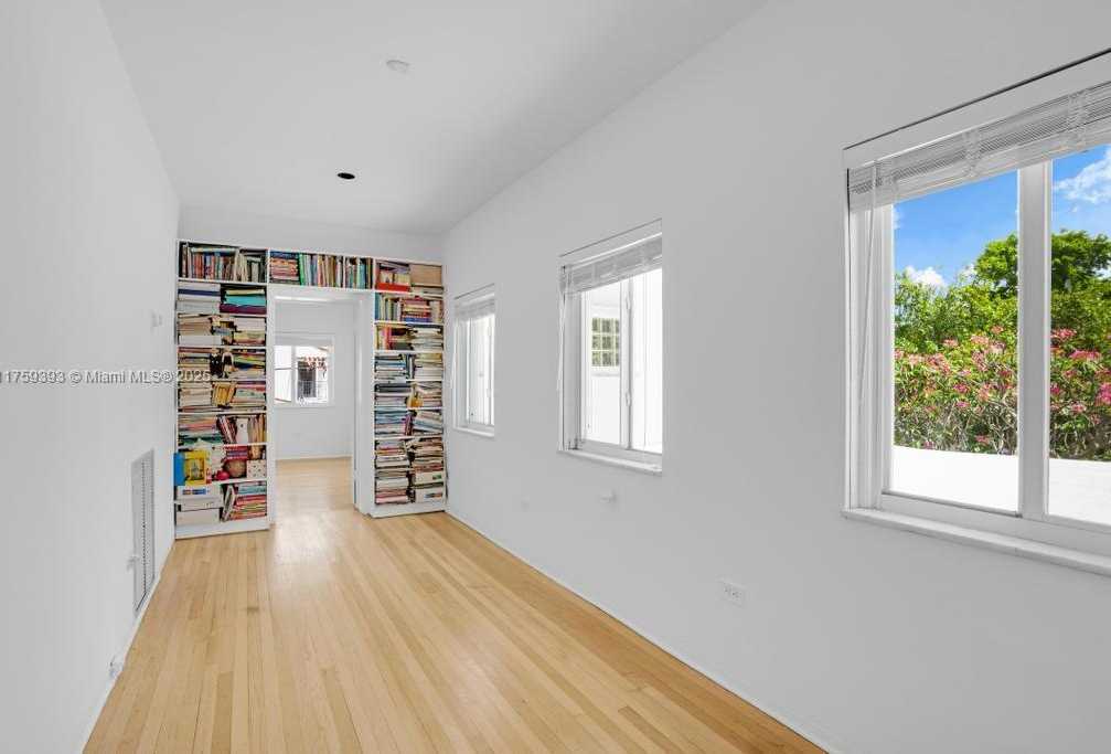 Small Image of 5861 LA GORCE DR, Miami Beach Number 30