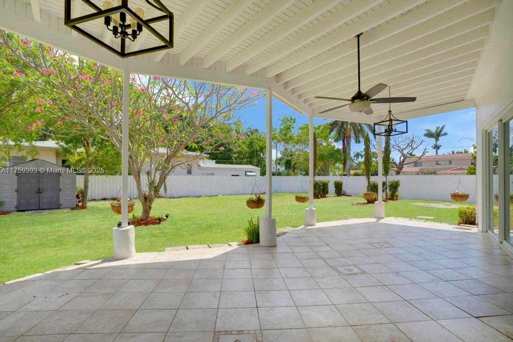 Small Image of 5861 LA GORCE DR, Miami Beach Number 36