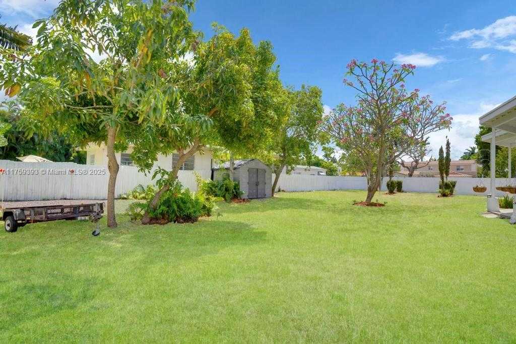 Small Image of 5861 LA GORCE DR, Miami Beach Number 38