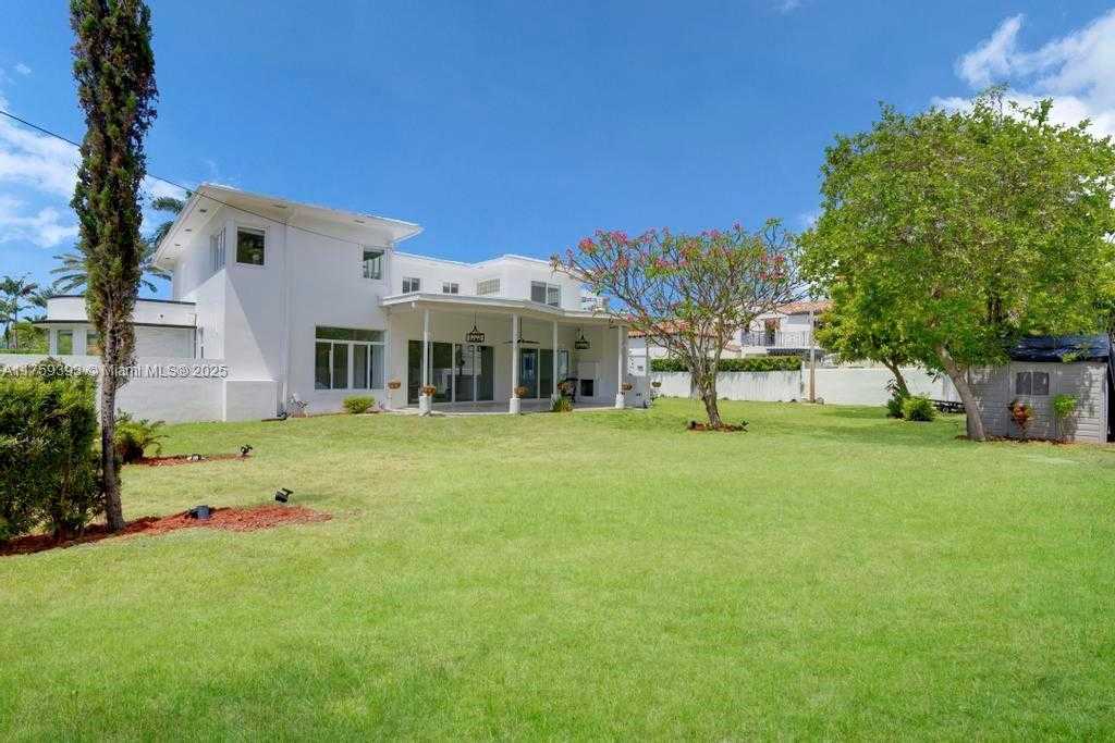 Small Image of 5861 LA GORCE DR, Miami Beach Number 41