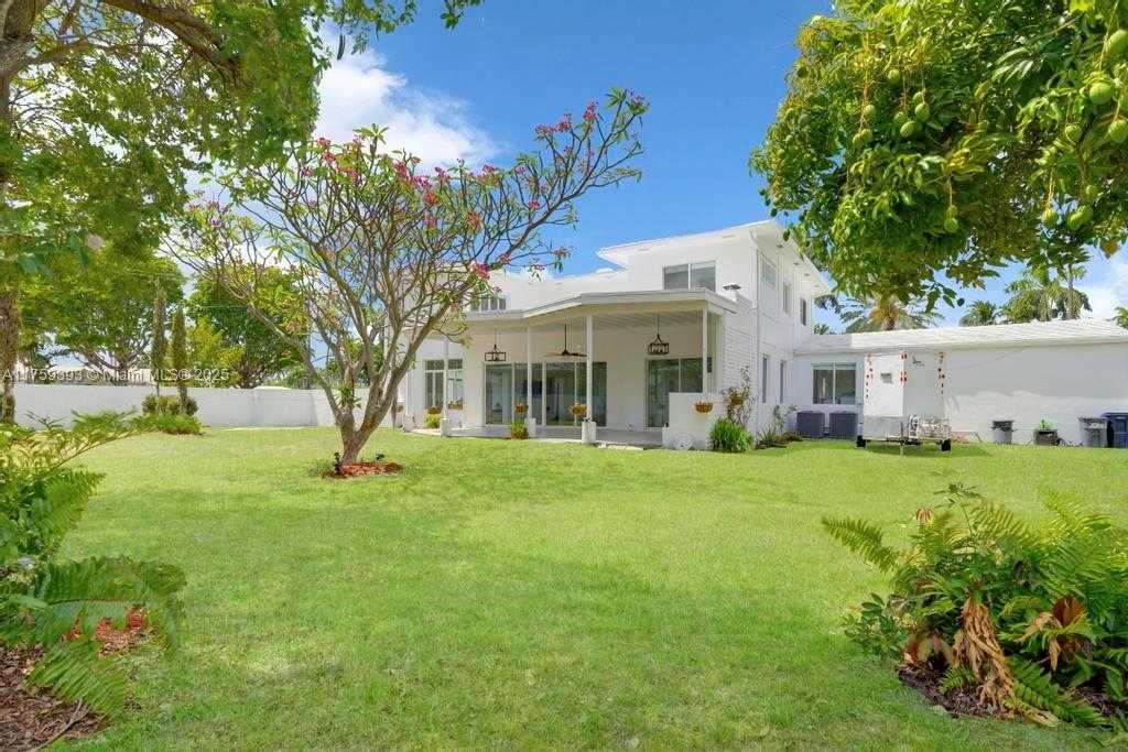 Small Image of 5861 LA GORCE DR, Miami Beach Number 42