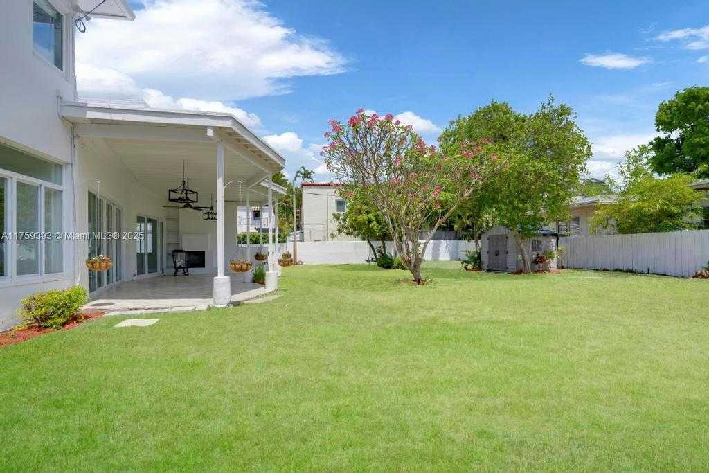 Small Image of 5861 LA GORCE DR, Miami Beach Number 43
