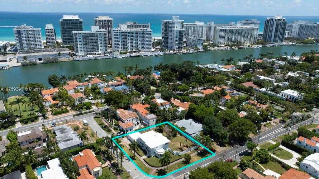 Small Image of 5861 LA GORCE DR, Miami Beach Number 44