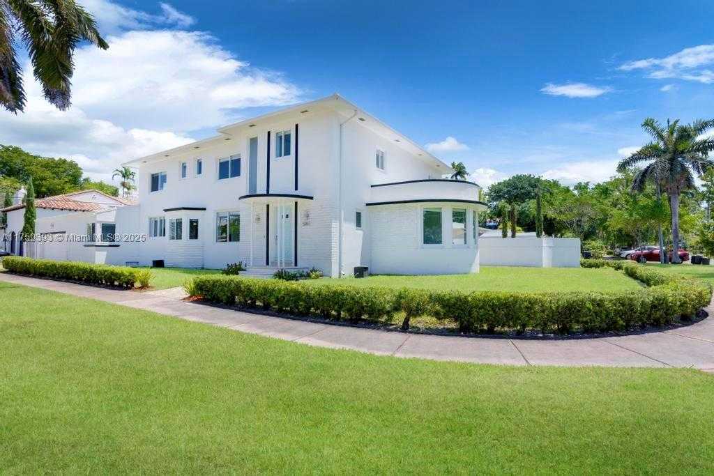 Small Image of 5861 LA GORCE DR, Miami Beach Number 5