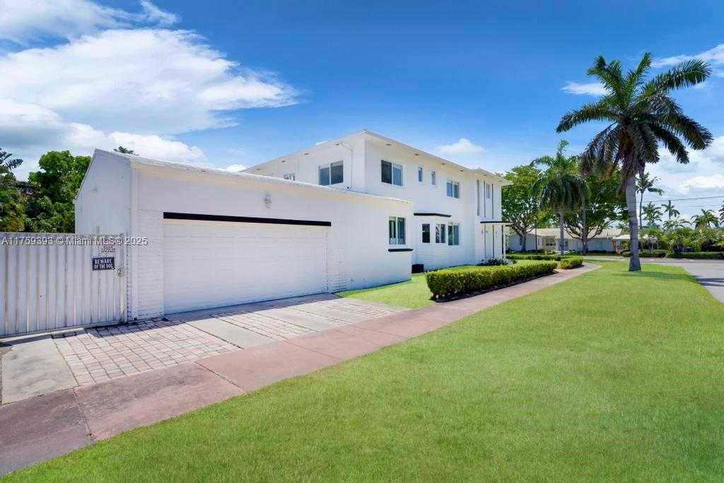 Small Image of 5861 LA GORCE DR, Miami Beach Number 6