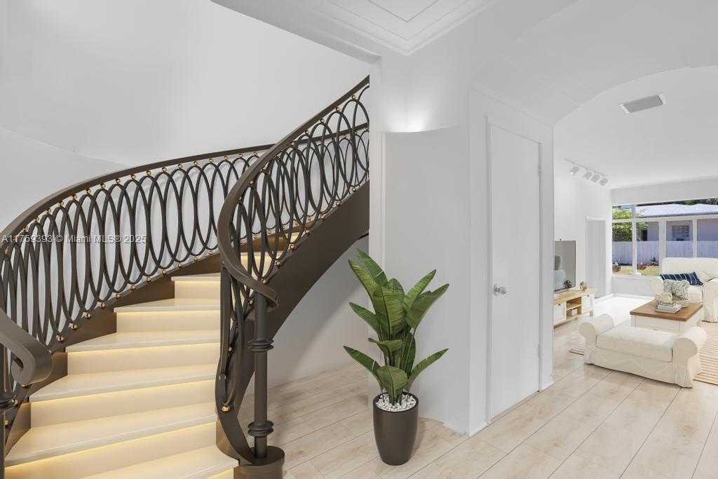 Small Image of 5861 LA GORCE DR, Miami Beach Number 9