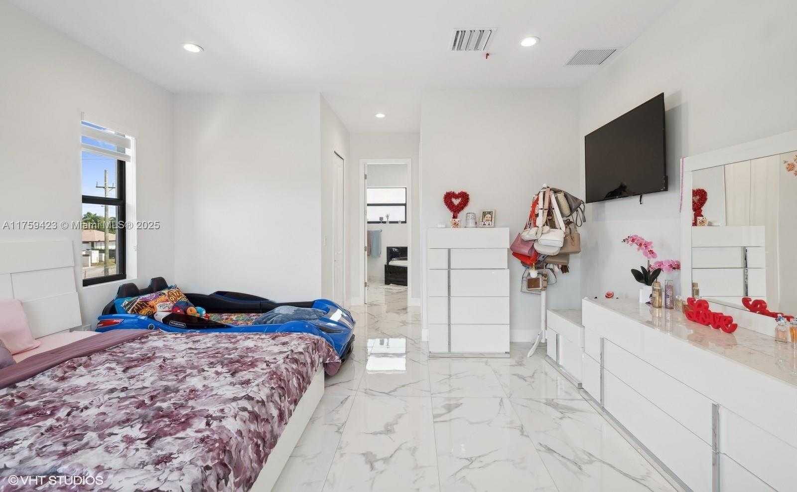 Small Image of 13331 SOUTH WEST 41ST ST, Miami Number 10