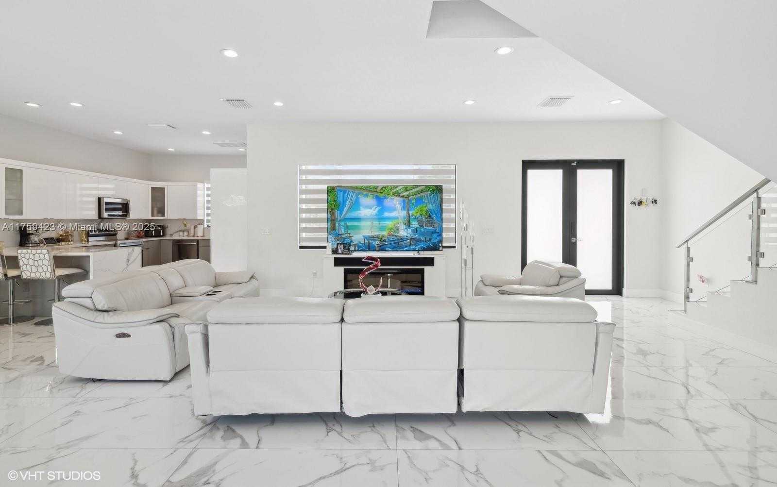 Small Image of 13331 SOUTH WEST 41ST ST, Miami Number 4