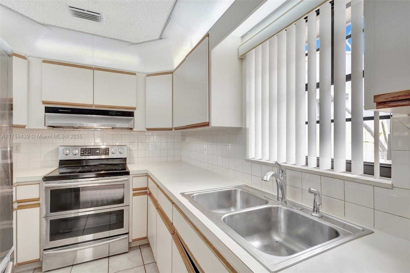 Small Image of 713 HIGHLAND DR, West Palm Beach Number 15