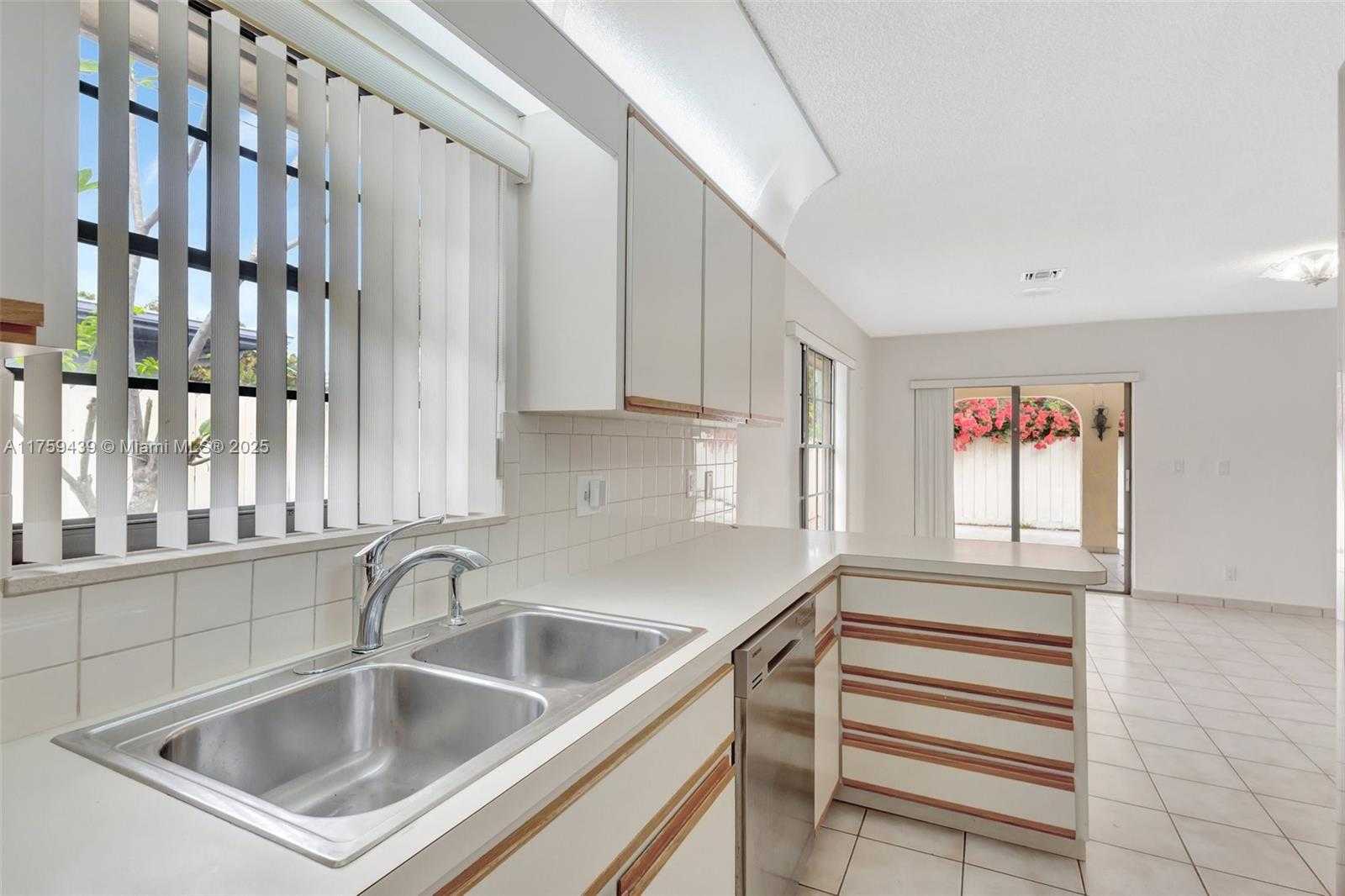 Small Image of 713 HIGHLAND DR, West Palm Beach Number 16
