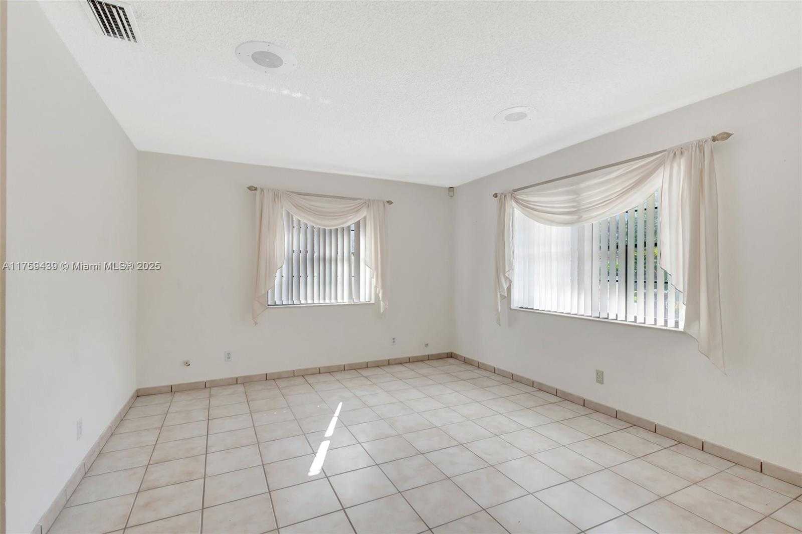 Small Image of 713 HIGHLAND DR, West Palm Beach Number 17
