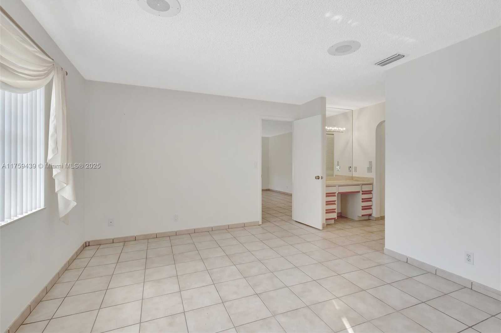 Small Image of 713 HIGHLAND DR, West Palm Beach Number 18