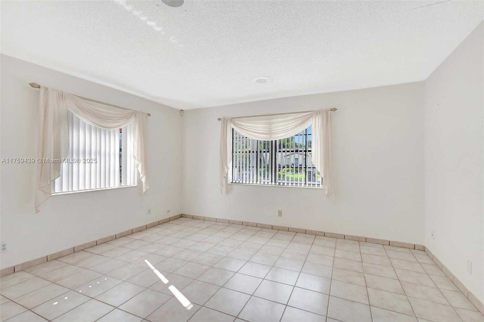 Small Image of 713 HIGHLAND DR, West Palm Beach Number 19