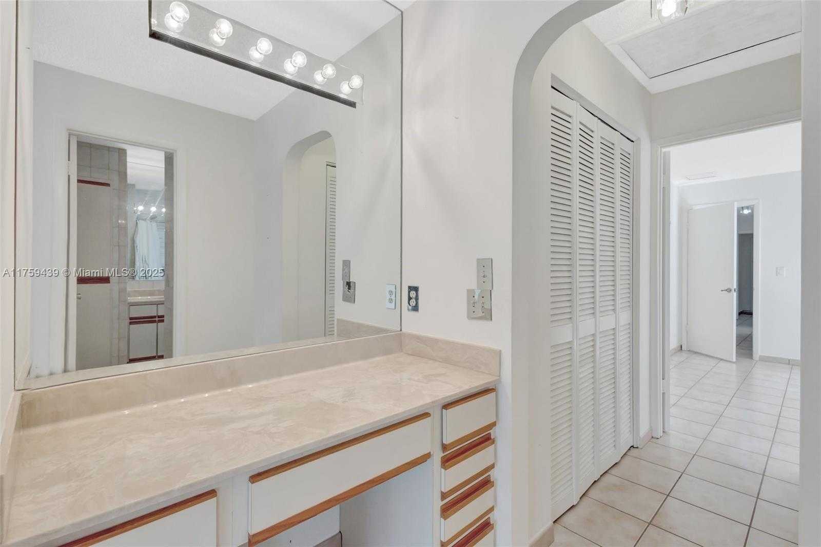 Small Image of 713 HIGHLAND DR, West Palm Beach Number 20