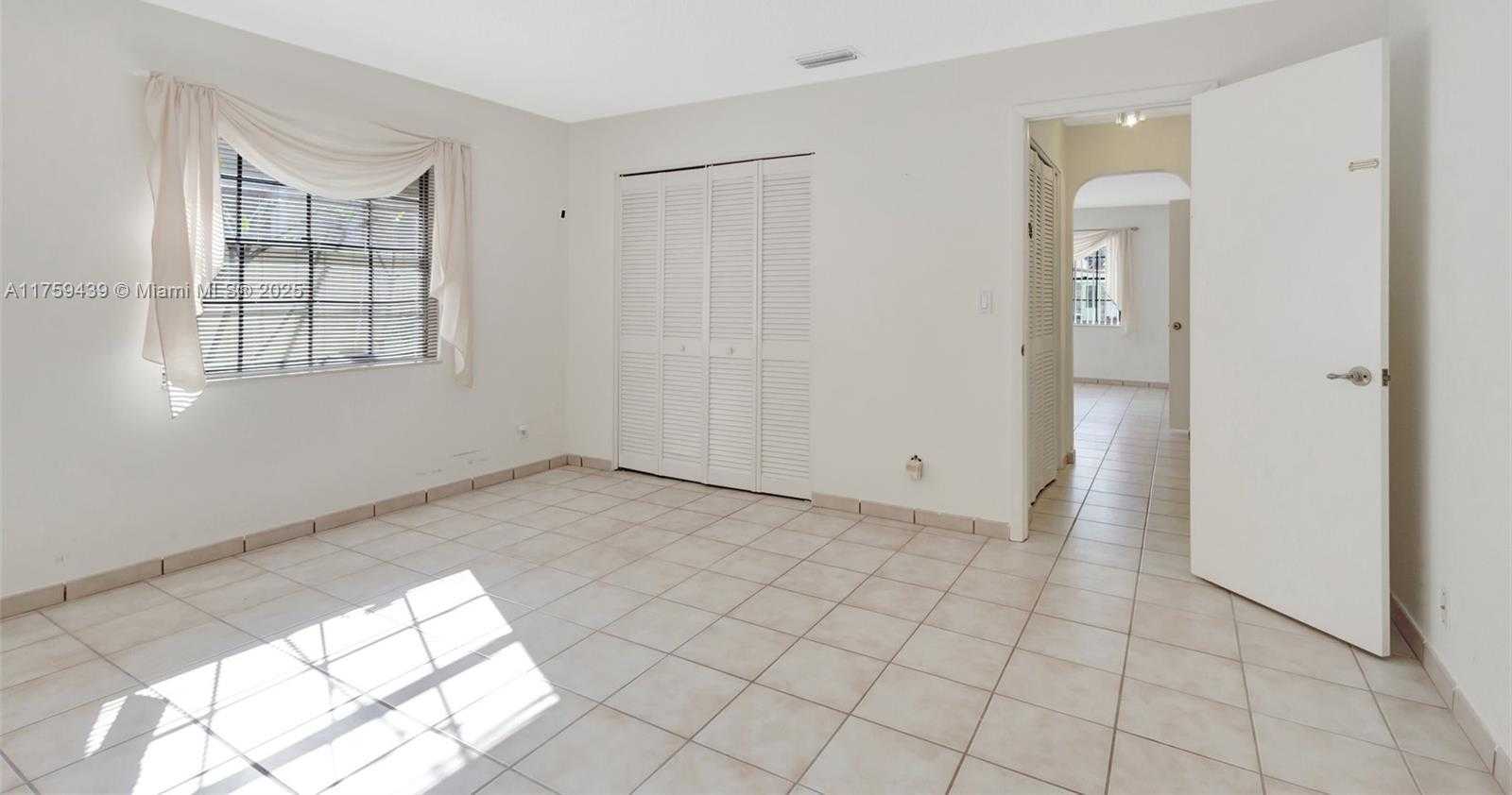 Small Image of 713 HIGHLAND DR, West Palm Beach Number 23