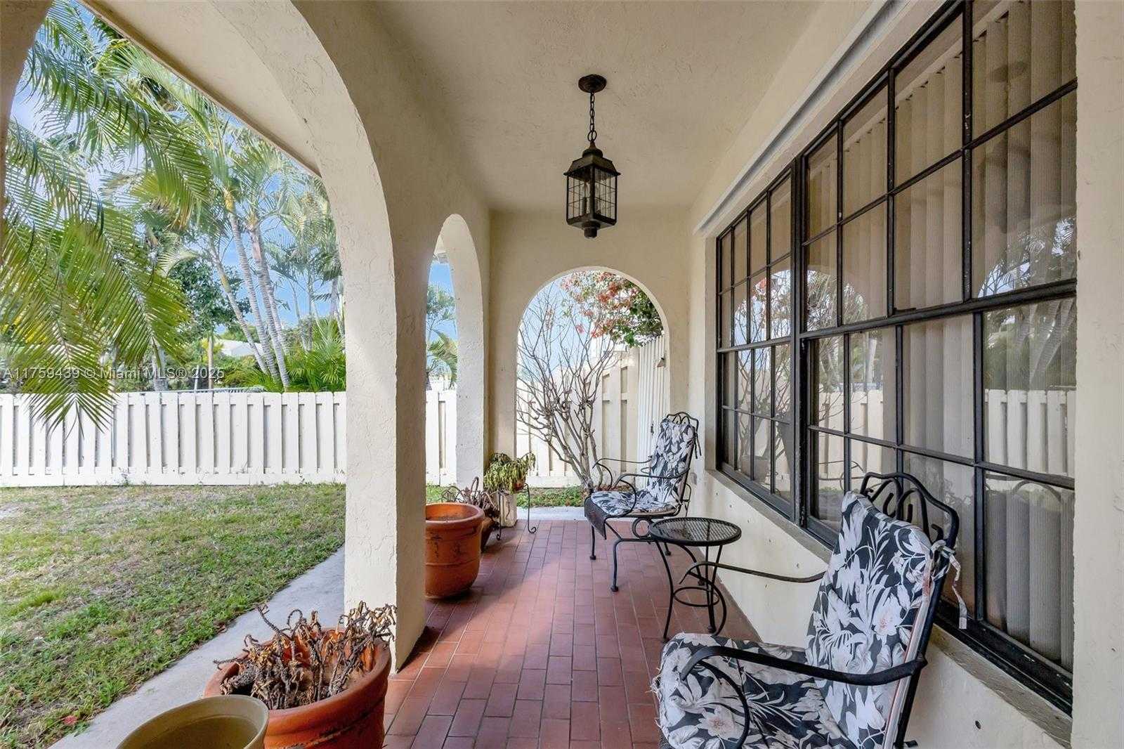 Small Image of 713 HIGHLAND DR, West Palm Beach Number 3