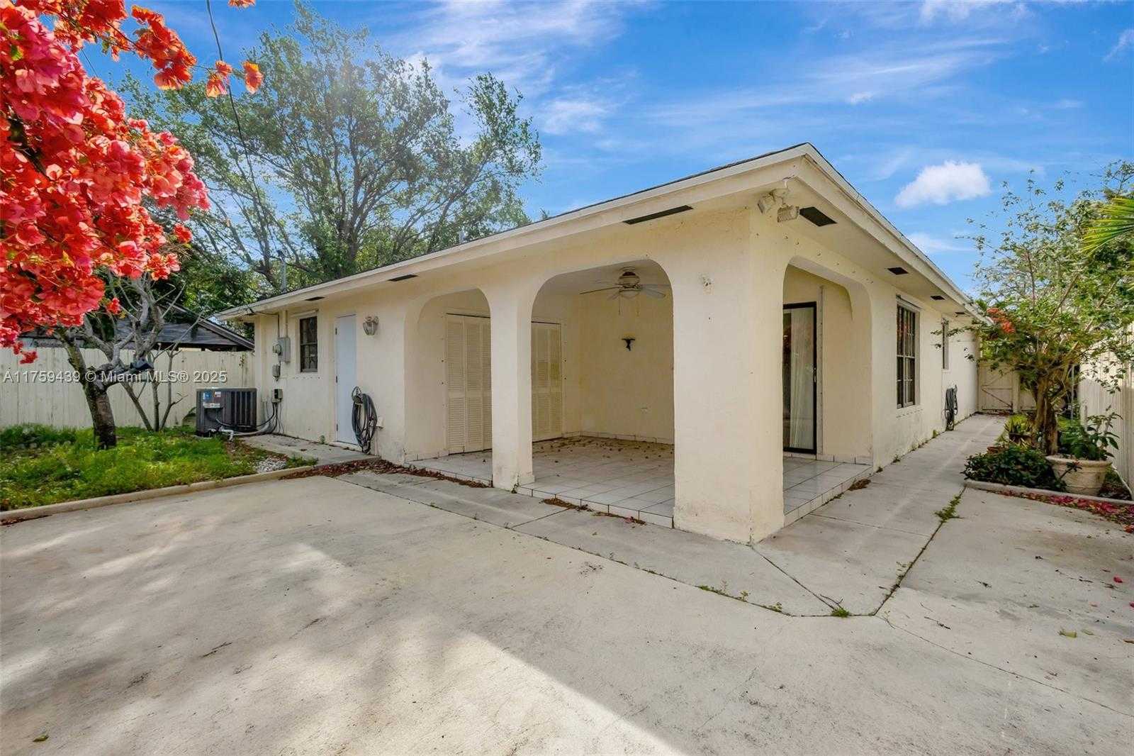 Small Image of 713 HIGHLAND DR, West Palm Beach Number 31