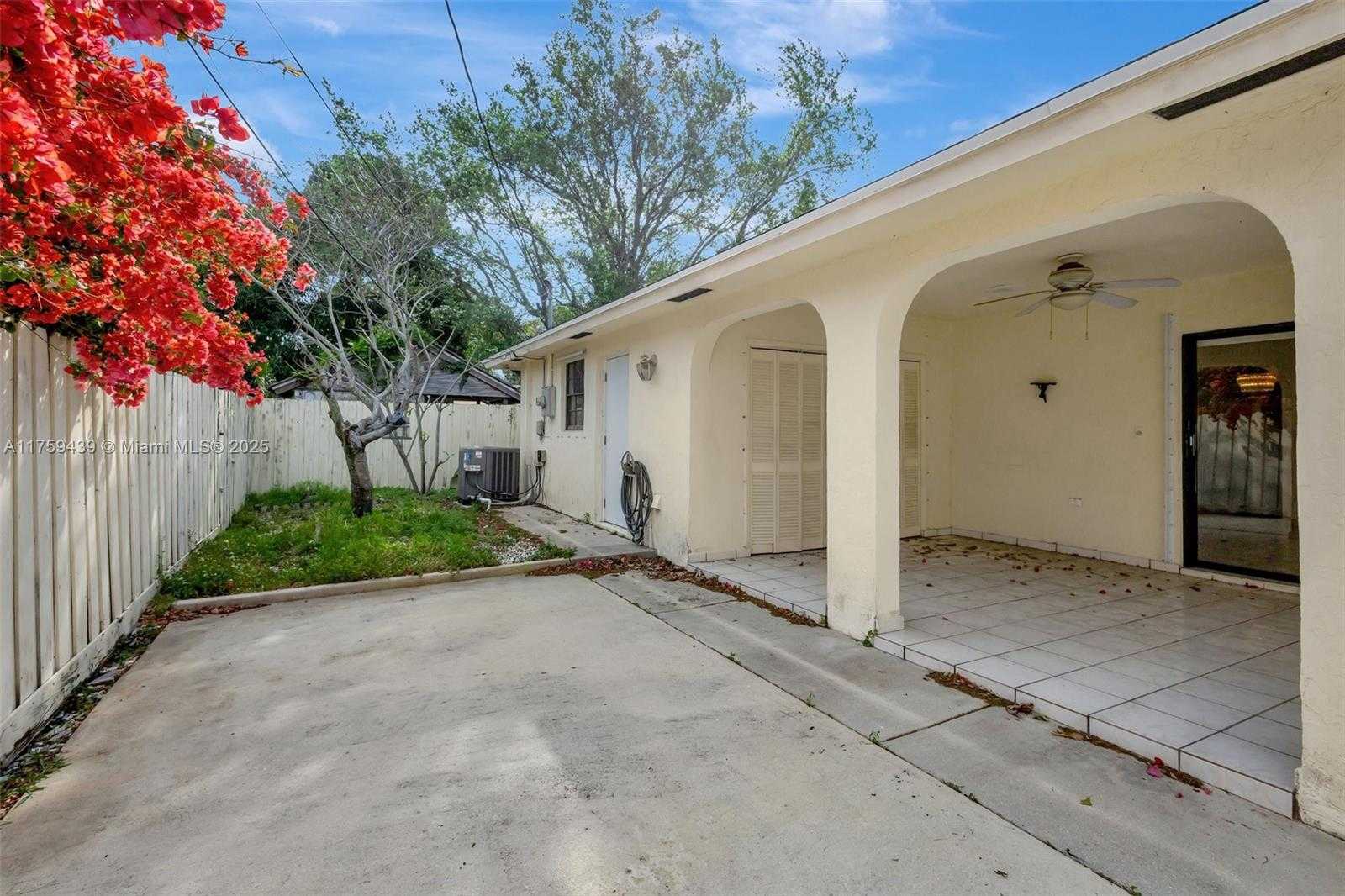 Small Image of 713 HIGHLAND DR, West Palm Beach Number 32