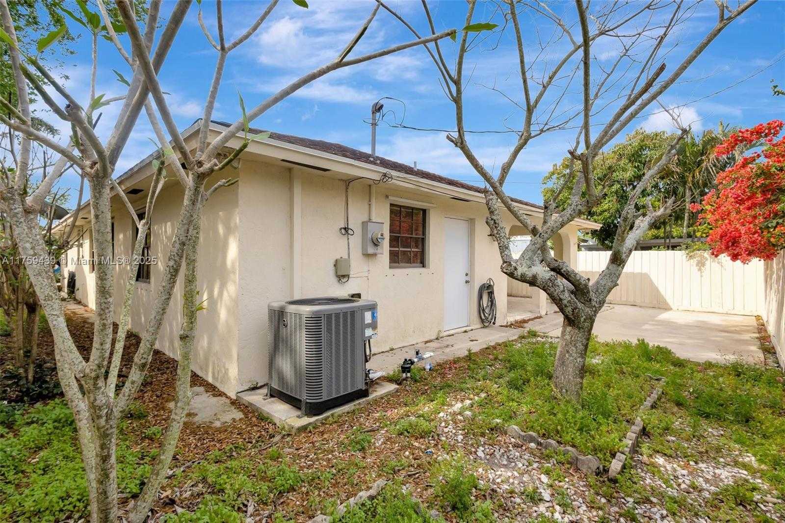 Small Image of 713 HIGHLAND DR, West Palm Beach Number 36