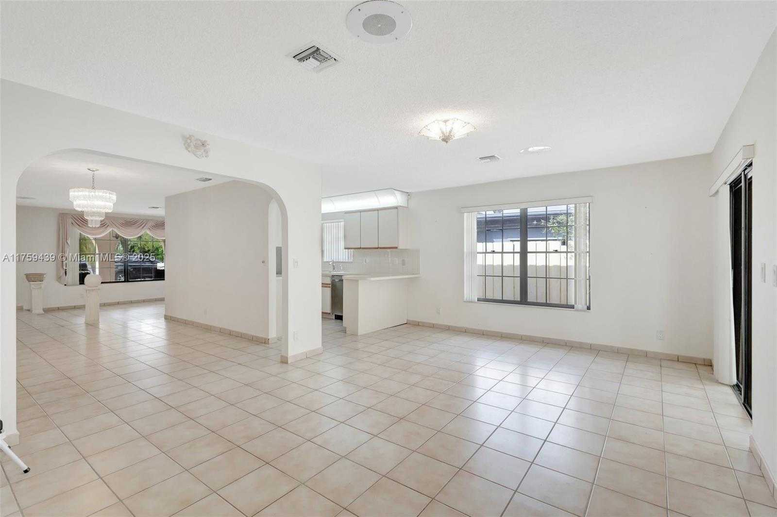 Small Image of 713 HIGHLAND DR, West Palm Beach Number 7