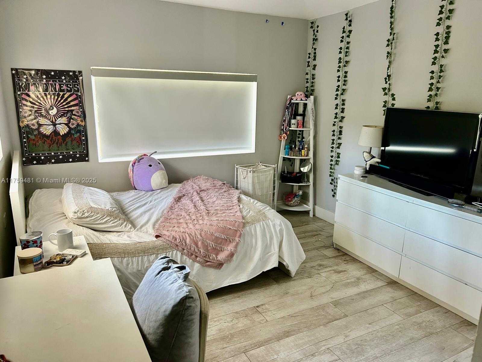 Small Image of 8859 EMERSON AVE, Surfside Number 13