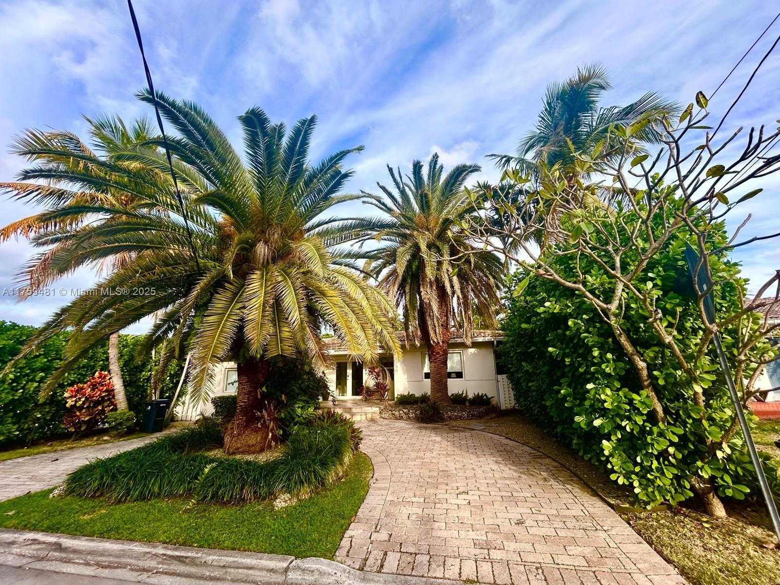 Small Image of 8859 EMERSON AVE, Surfside Number 21