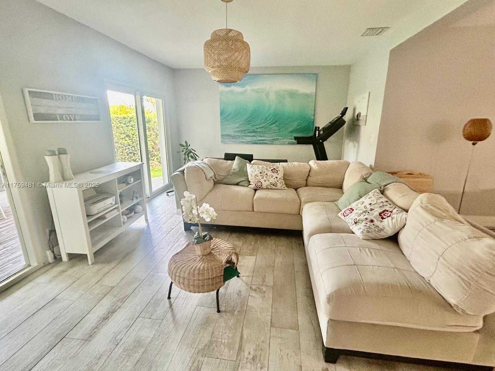 Small Image of 8859 EMERSON AVE, Surfside Number 3
