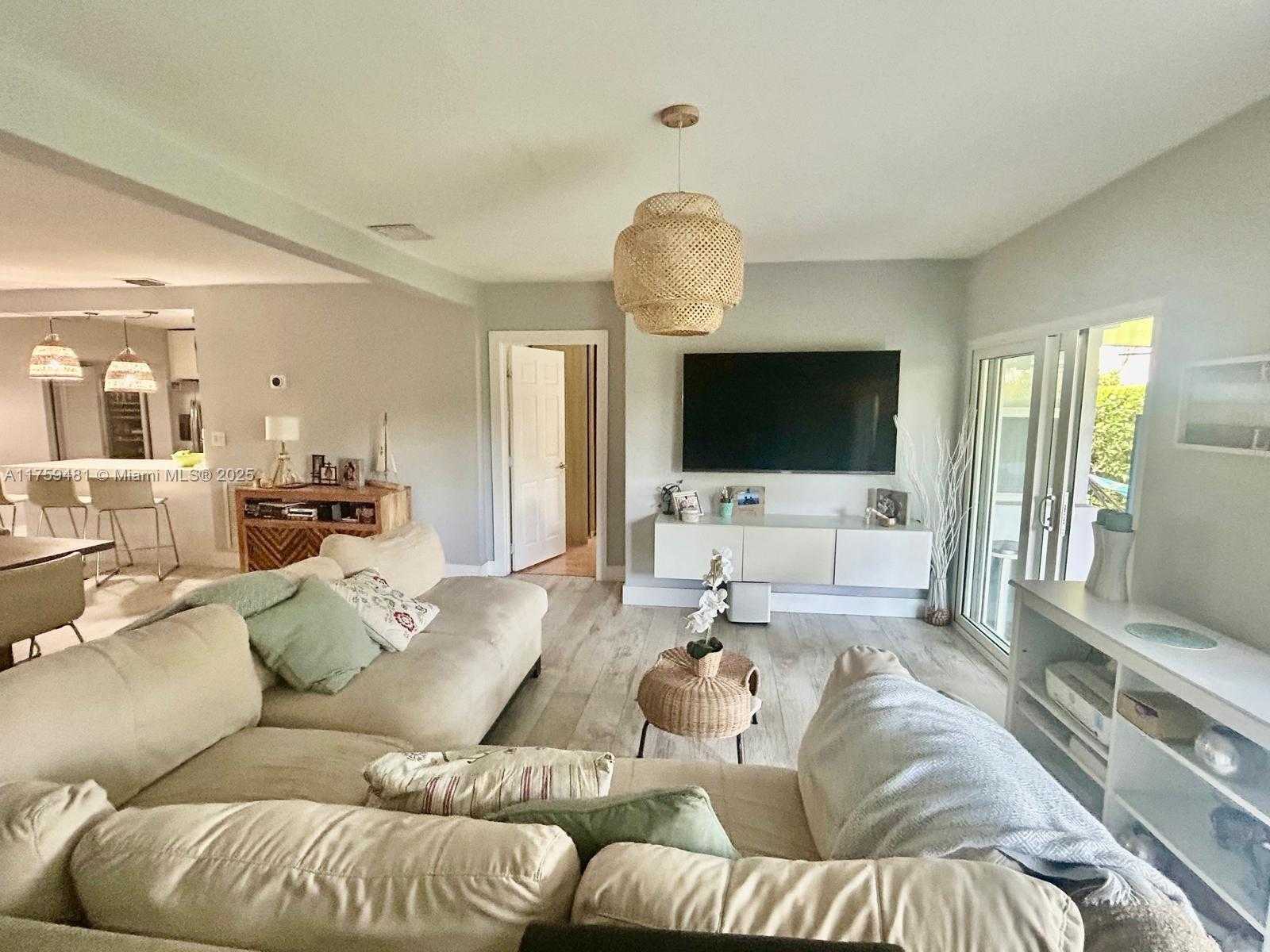 Small Image of 8859 EMERSON AVE, Surfside Number 4