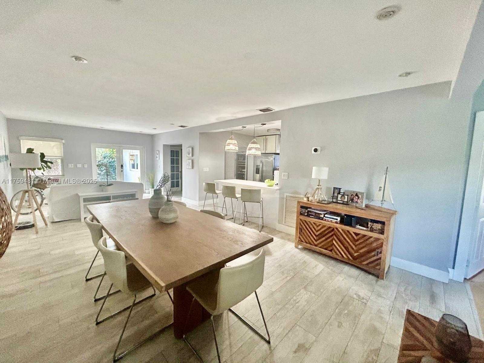 Small Image of 8859 EMERSON AVE, Surfside Number 5