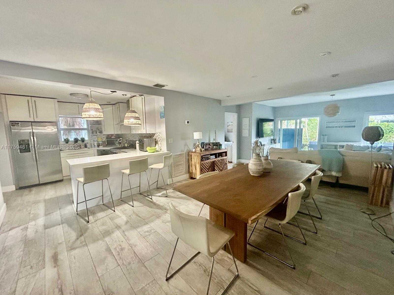 Small Image of 8859 EMERSON AVE, Surfside Number 6