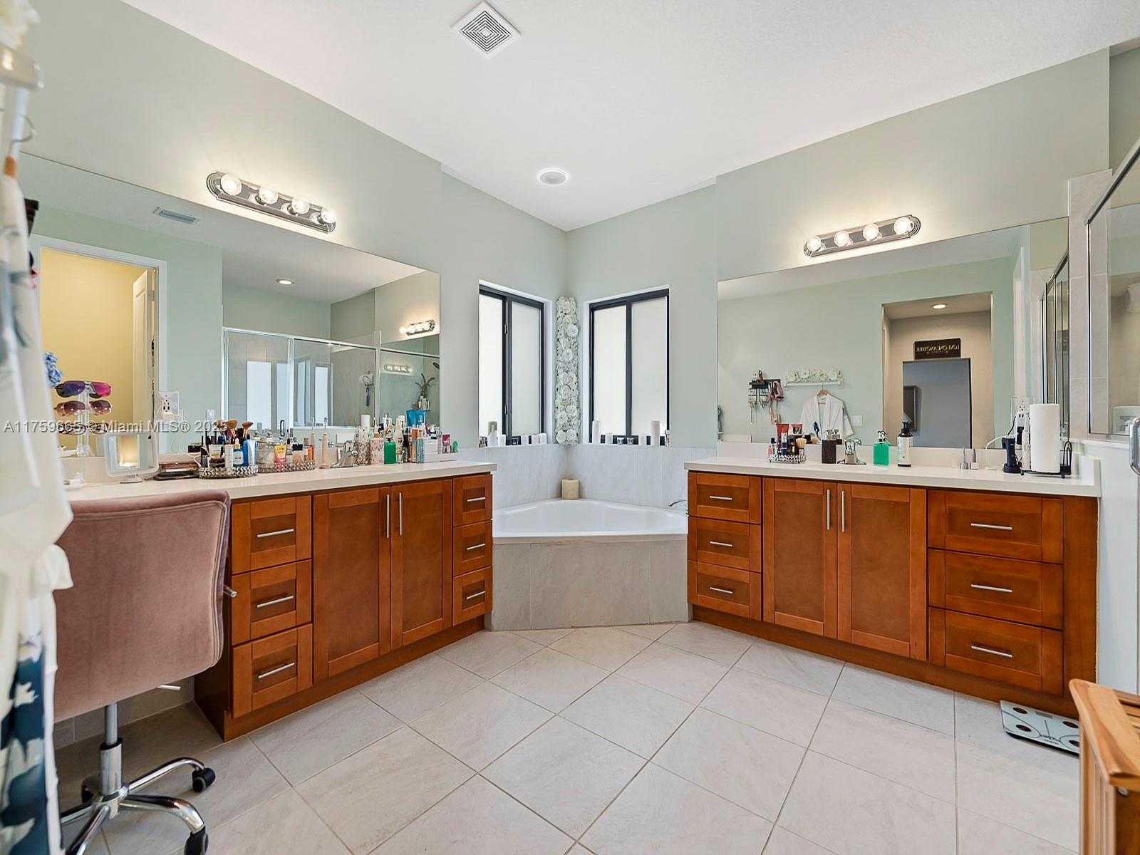Small Image of 16820 SOUTH WEST 109TH PL, Miami Number 29