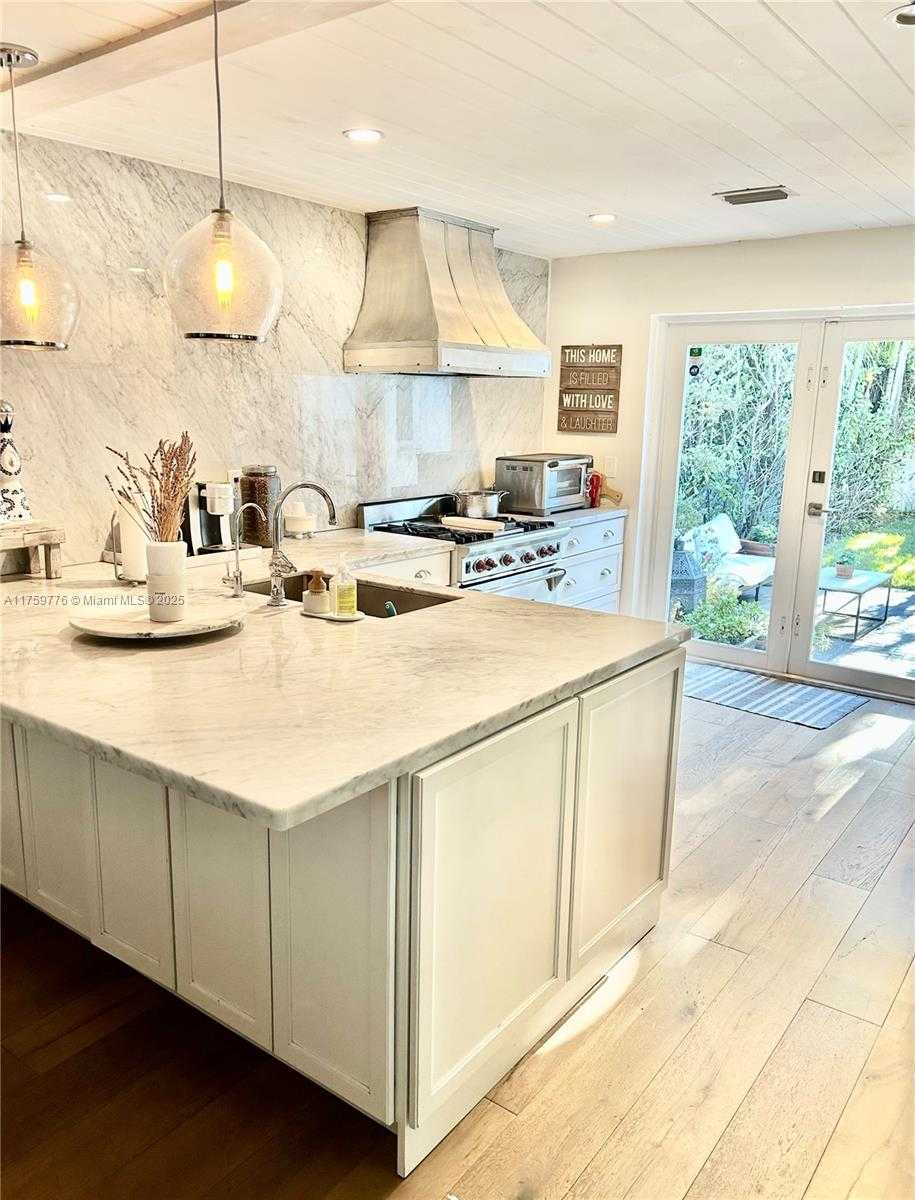 Small Image of 463 WEST 62ND ST, Miami Beach Number 5
