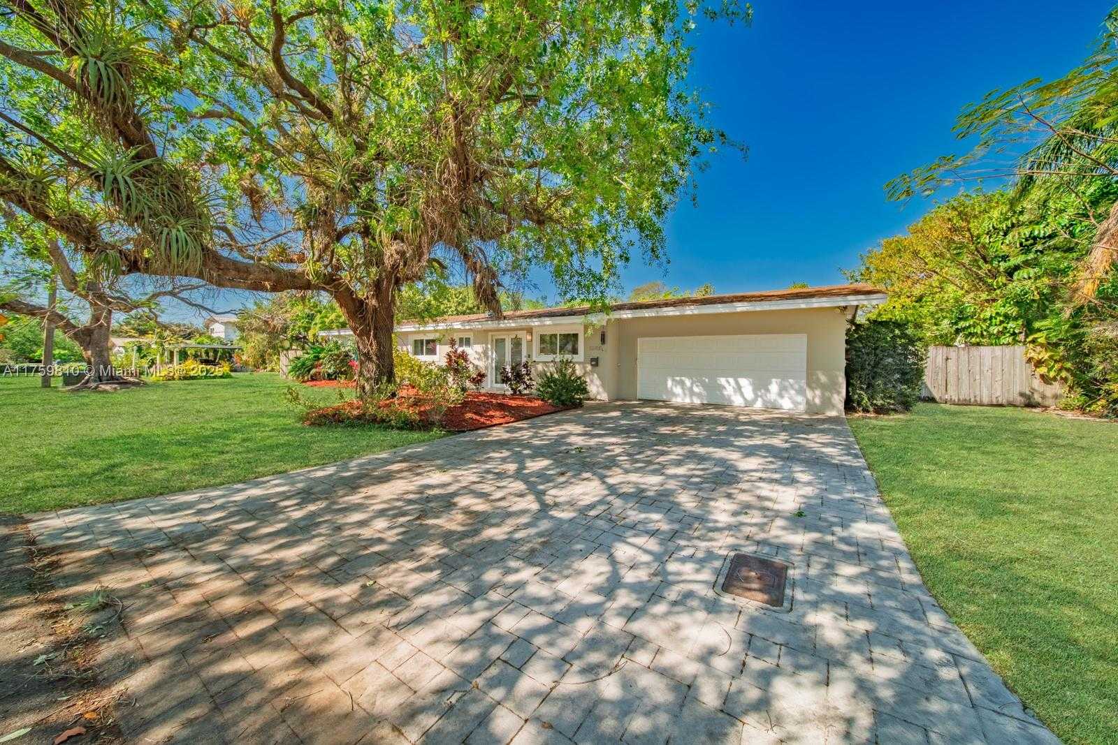 Small Image of 13700 SOUTH WEST 74TH CT, Palmetto Bay Number 2