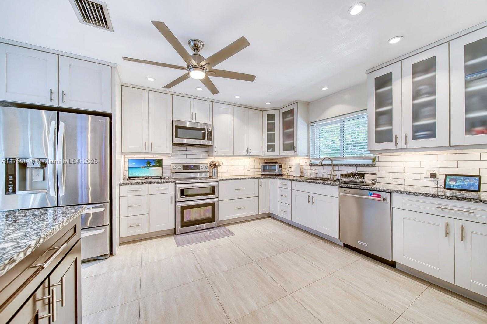 Small Image of 13700 SOUTH WEST 74TH CT, Palmetto Bay Number 6