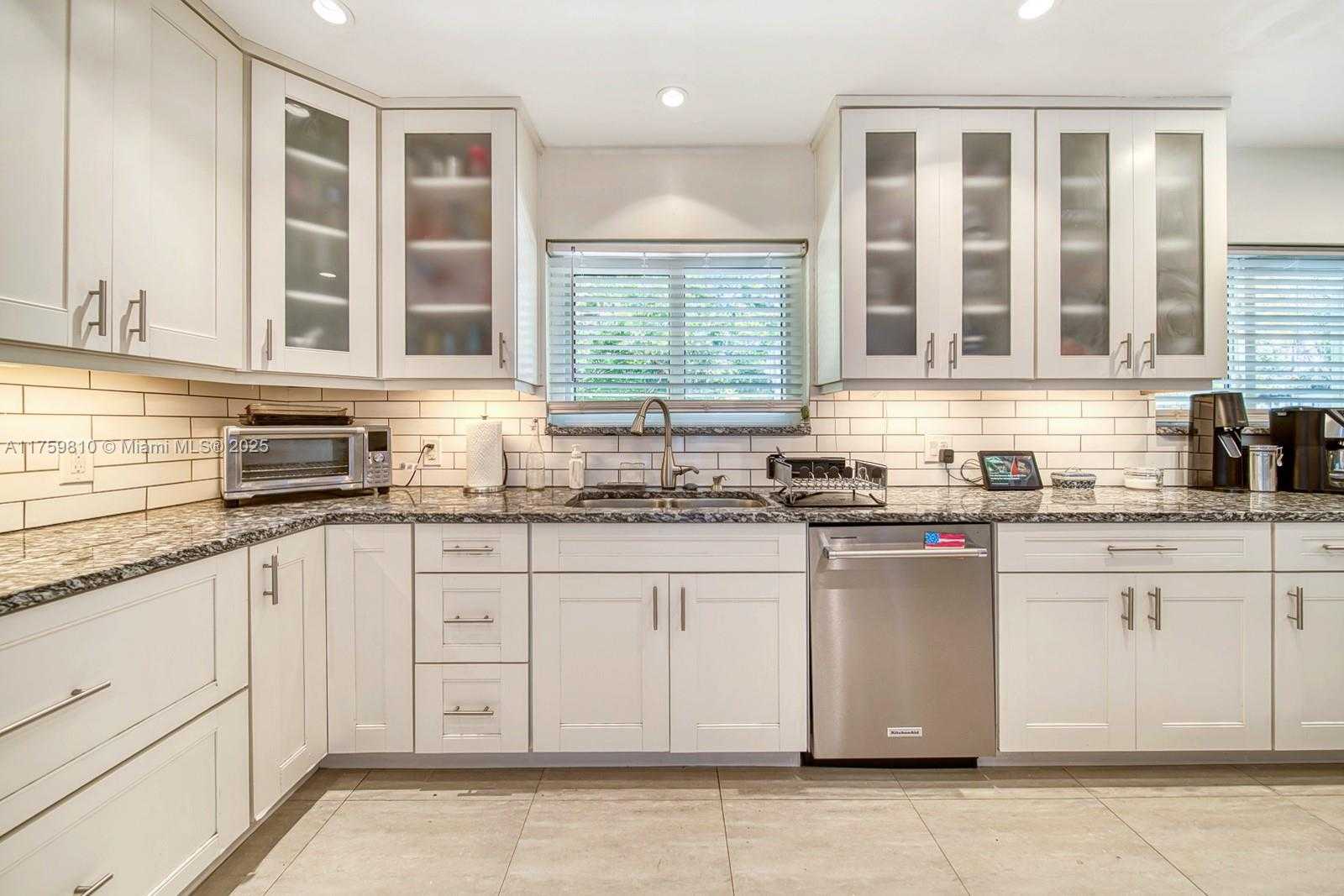 Small Image of 13700 SOUTH WEST 74TH CT, Palmetto Bay Number 7
