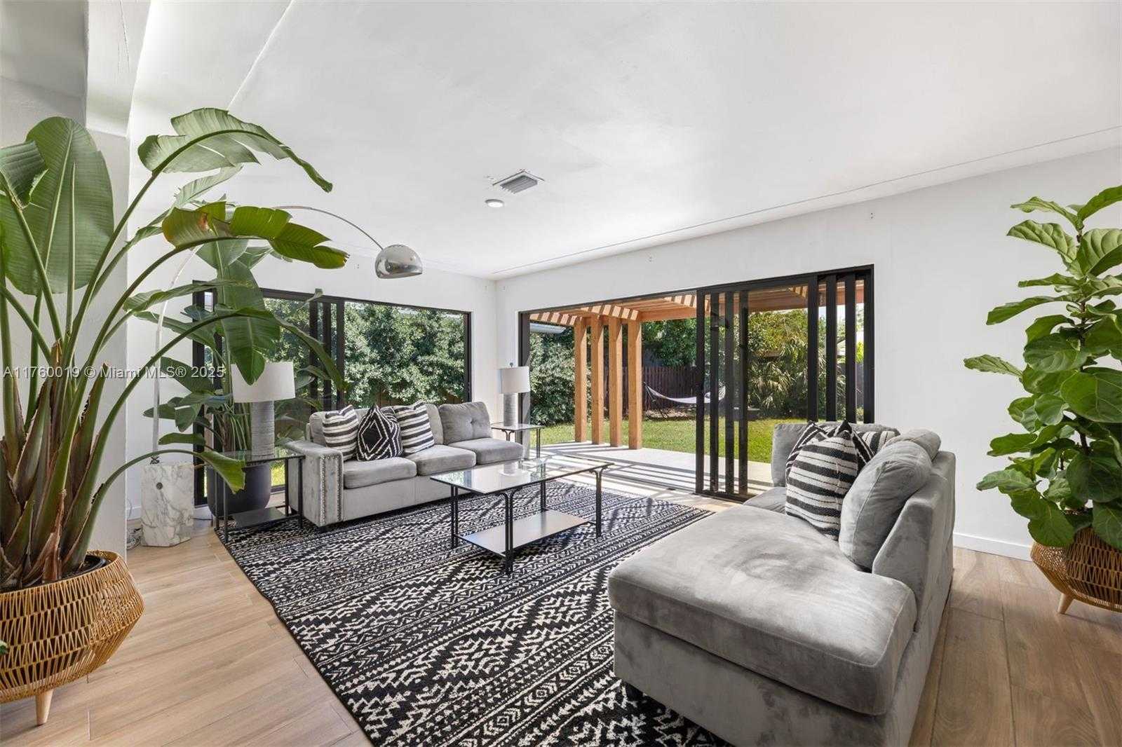 Small Image of 1370 71ST ST, Miami Beach Number 10