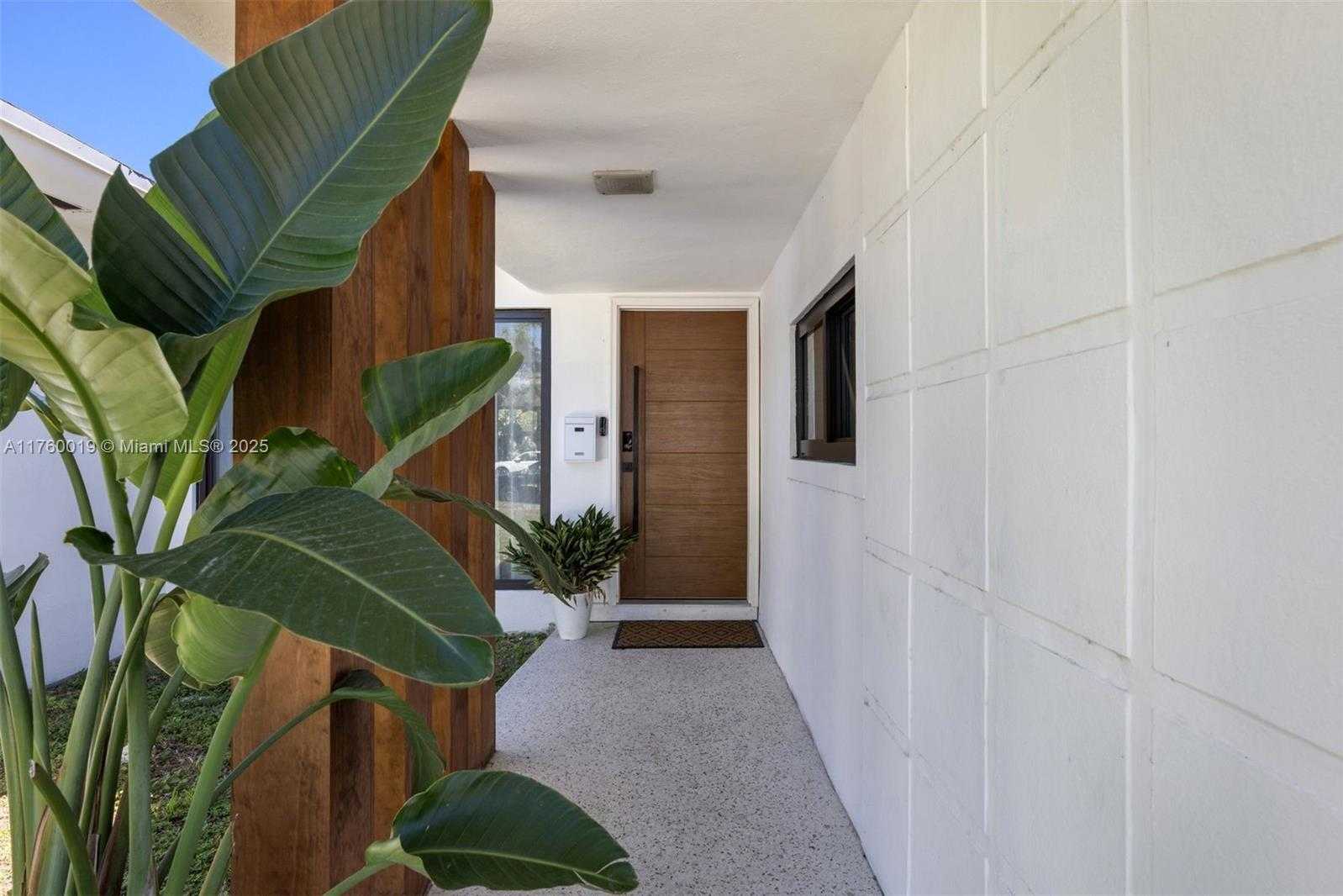 Small Image of 1370 71ST ST, Miami Beach Number 2
