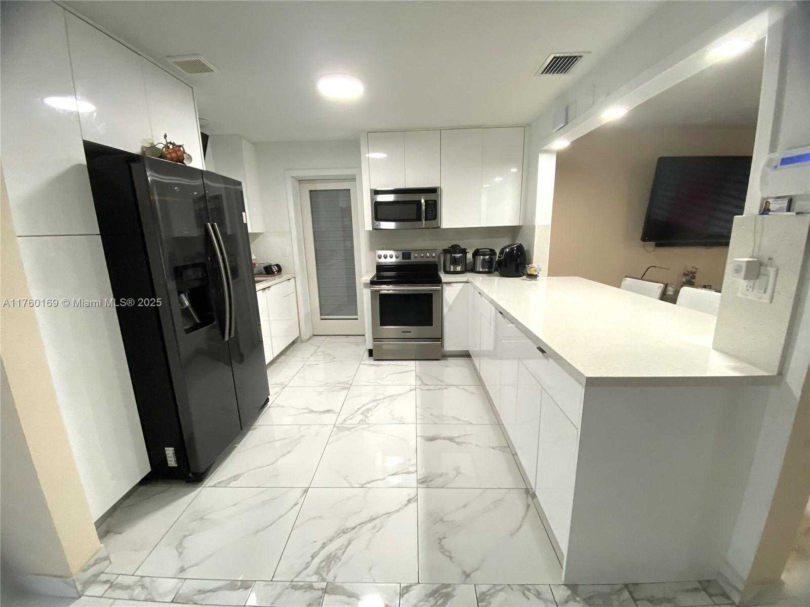 Small Image of 4410 NORTH WEST 174TH DR, Miami Gardens Number 5