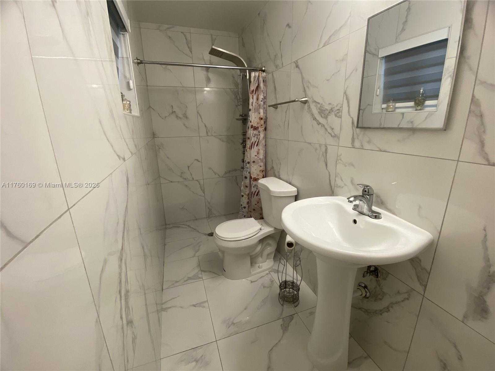 Small Image of 4410 NORTH WEST 174TH DR, Miami Gardens Number 6