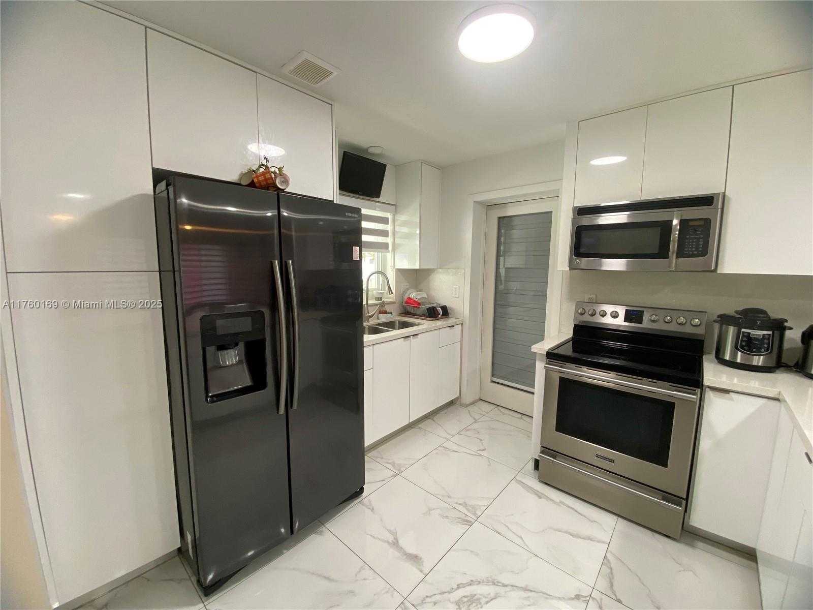 Small Image of 4410 NORTH WEST 174TH DR, Miami Gardens Number 9