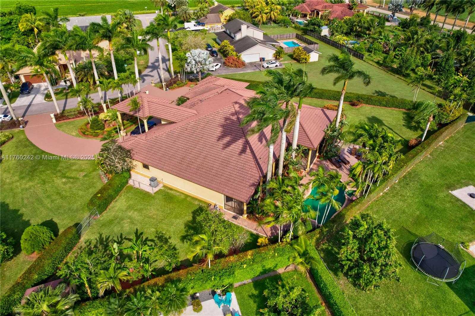 Small Image of 29482 SOUTH WEST 193RD CT, Homestead Number 36