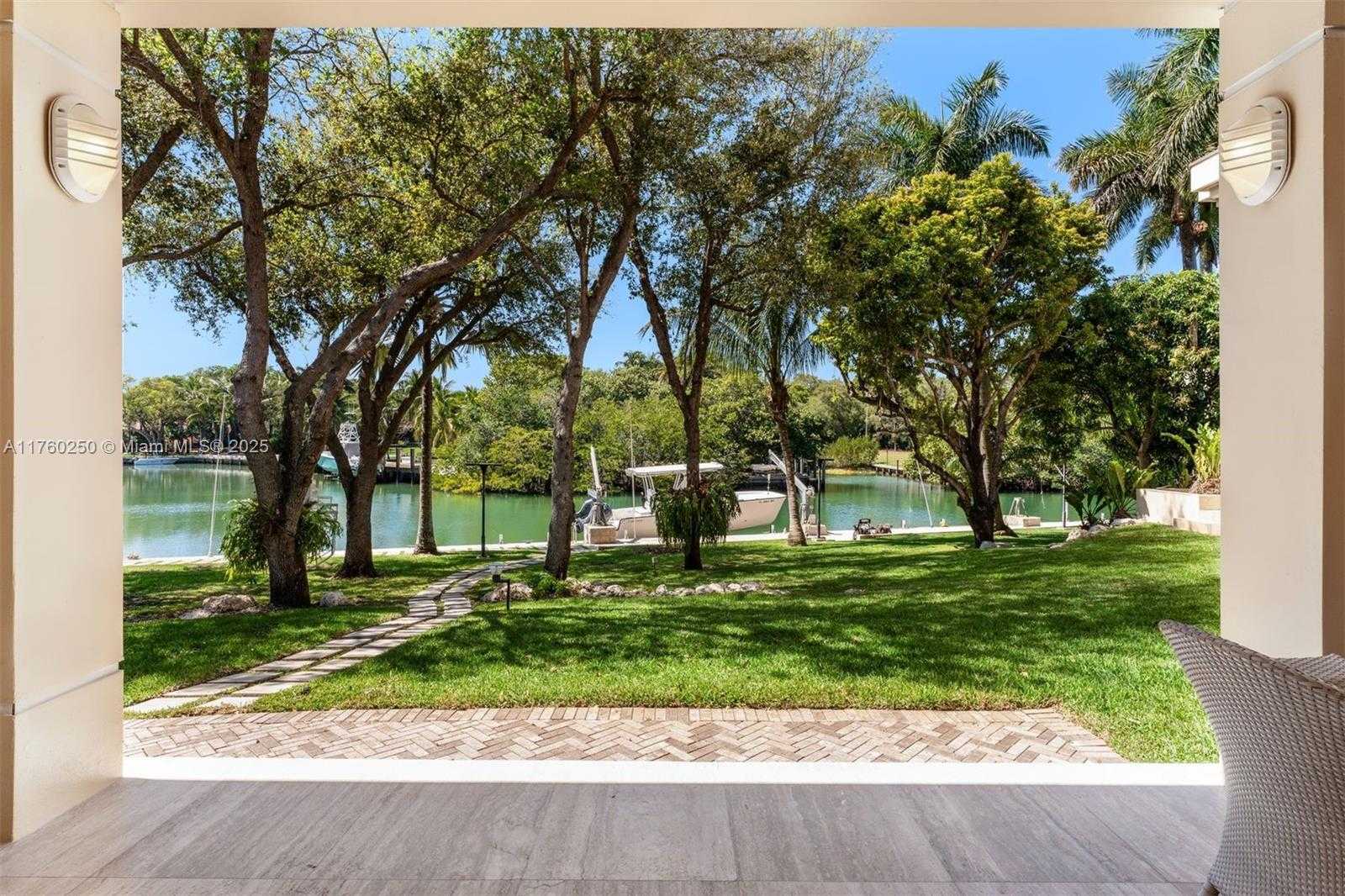 Small Image of 665 LEUCADENDRA DR, Coral Gables Number 13