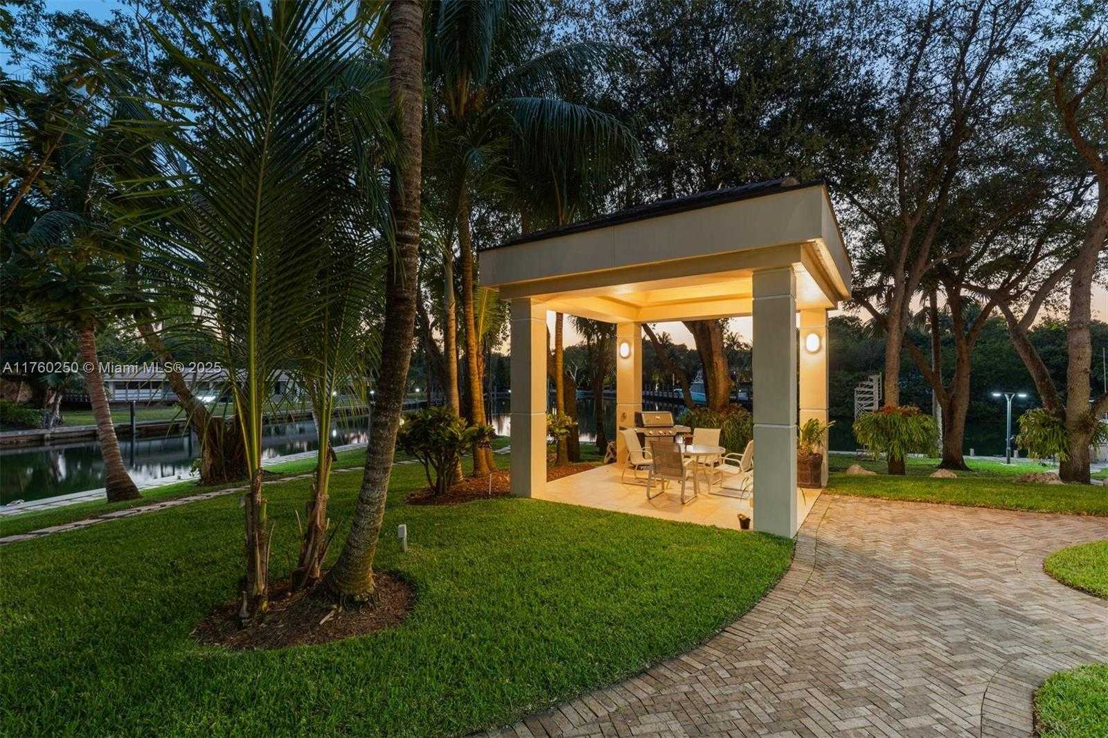 Small Image of 665 LEUCADENDRA DR, Coral Gables Number 14