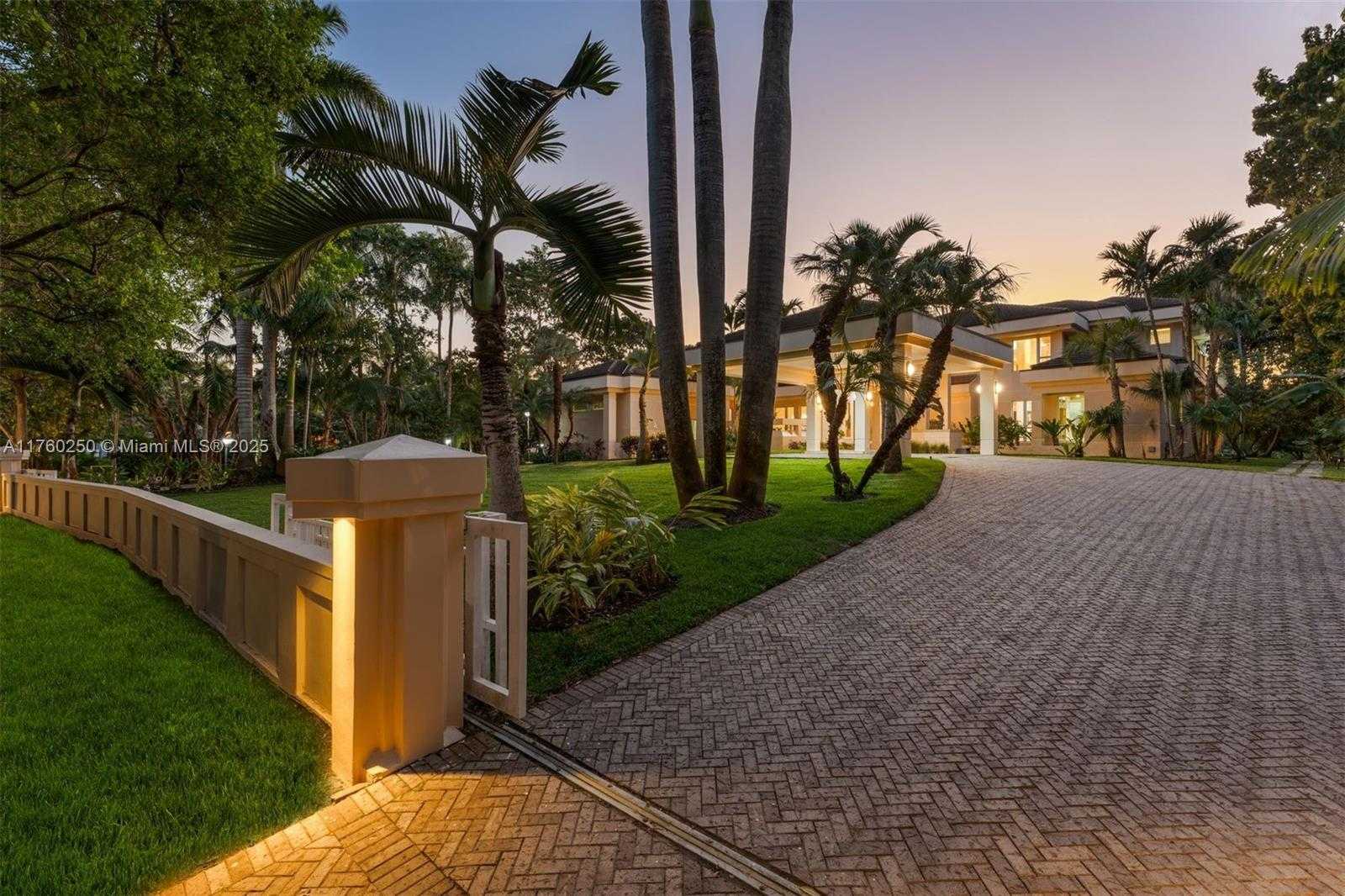 Small Image of 665 LEUCADENDRA DR, Coral Gables Number 24